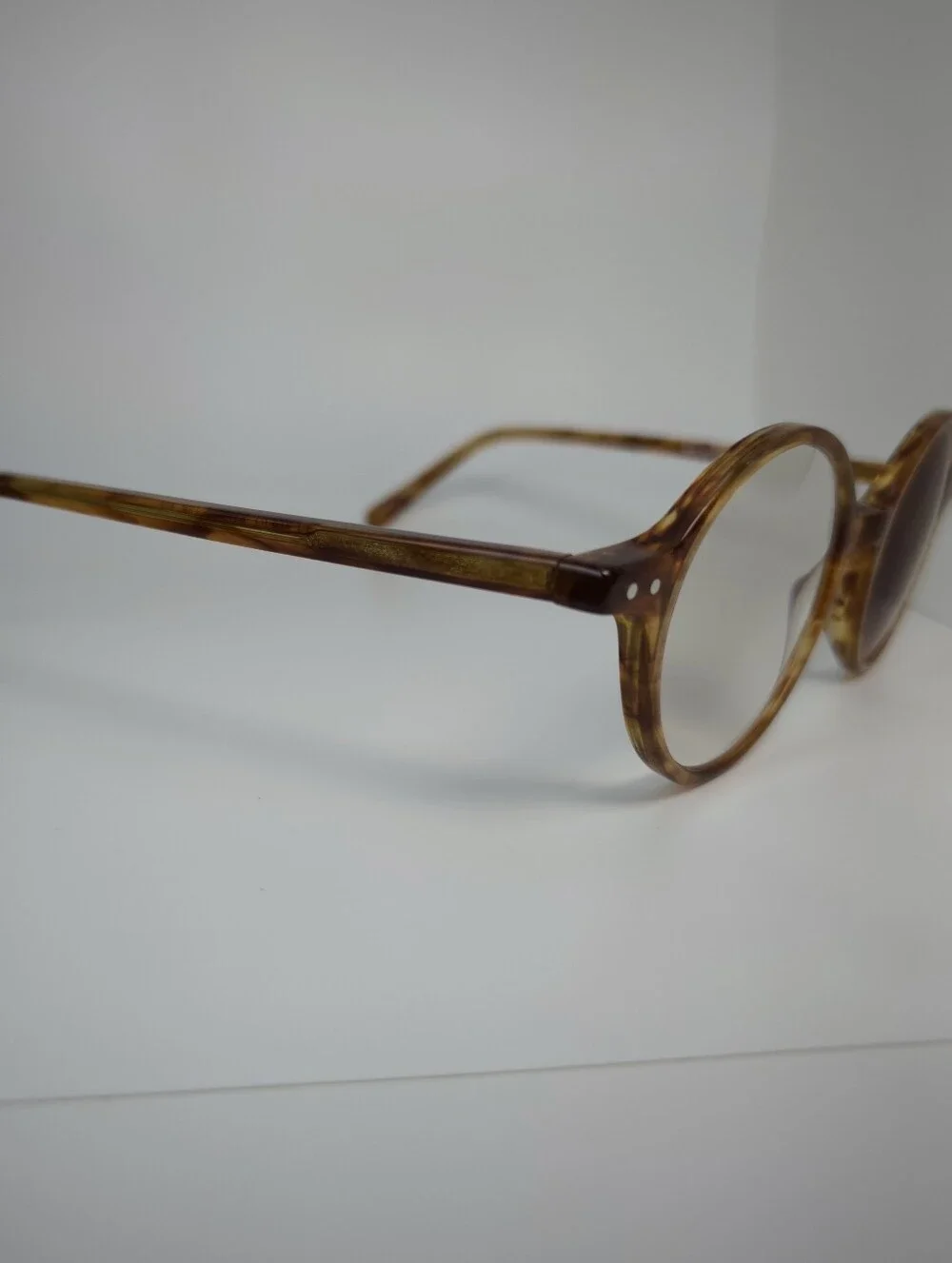 Flavor. Vintage-Style Round Tortoiseshell Round Mid Mount Temple.